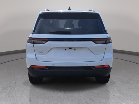 Used 2023 Jeep Grand Cherokee Altitude image 6