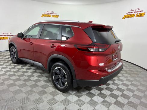 Used 2025 Nissan Rogue SV w/ SV Premium Package FWD image 3