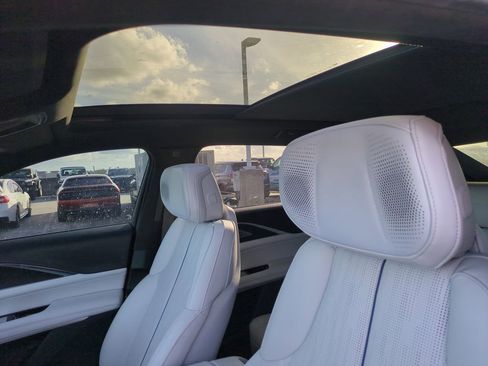 Used 2024 Cadillac Lyriq Luxury image 22