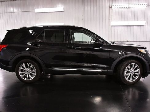 Used 2023 Ford Explorer Limited w/ Limited Technology Package image 8