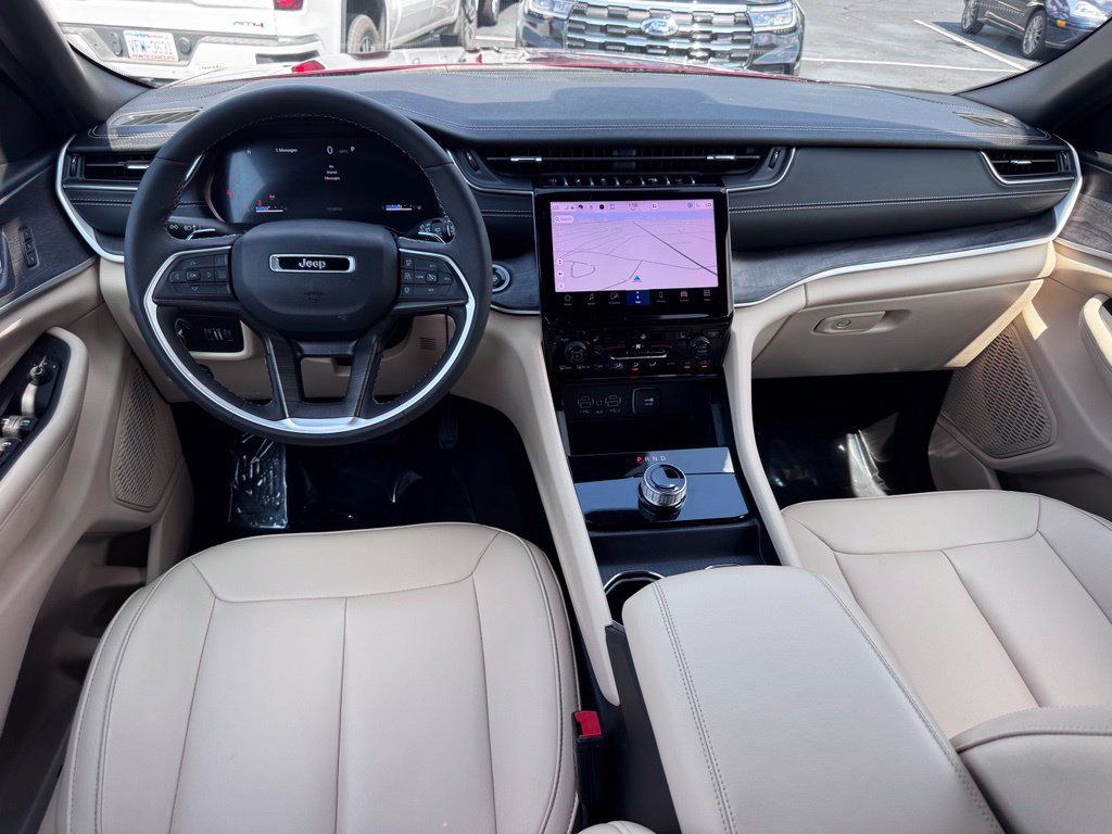Used 2024 Jeep Grand Cherokee L Limited RWD image 6