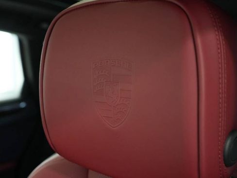 Certified 2025 Porsche Macan image 34