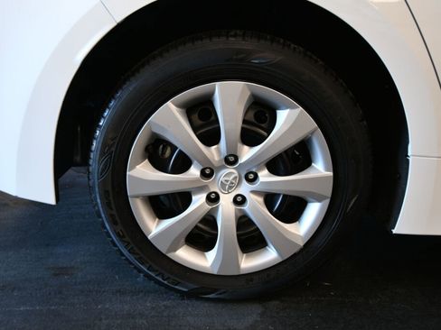 Certified 2024 Toyota Corolla LE image 28