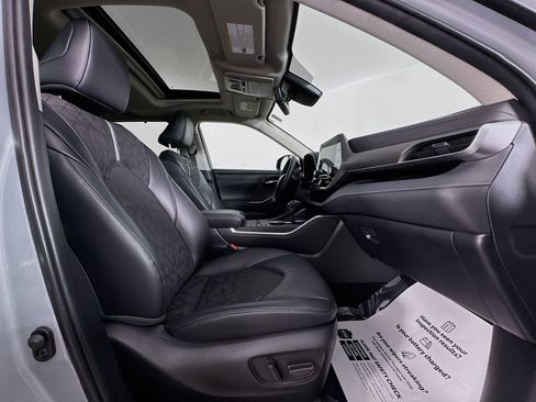 Certified 2024 Toyota Highlander XLE AWD/4WD image 29