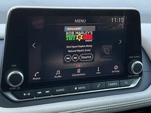 Used 2025 Nissan Rogue SV FWD image 31