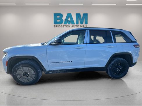 New 2026 Jeep Grand Cherokee Altitude image 4