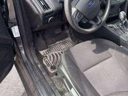 Used 2017 Ford Focus SE image 9
