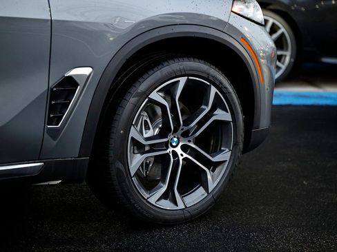 New 2026 BMW X5 xDrive40i w/ Climate Comfort Package image 5