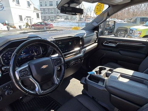 Used 2024 Chevrolet Silverado 2500 LT w/ Convenience Package image 23