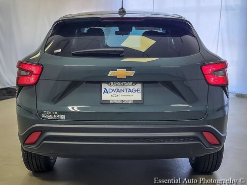 New 2026 Chevrolet Trax LS w/ LS Convenience Package FWD image 5