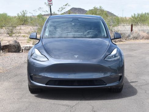 Used 2024 Tesla Model Y Long Range AWD/4WD image 2
