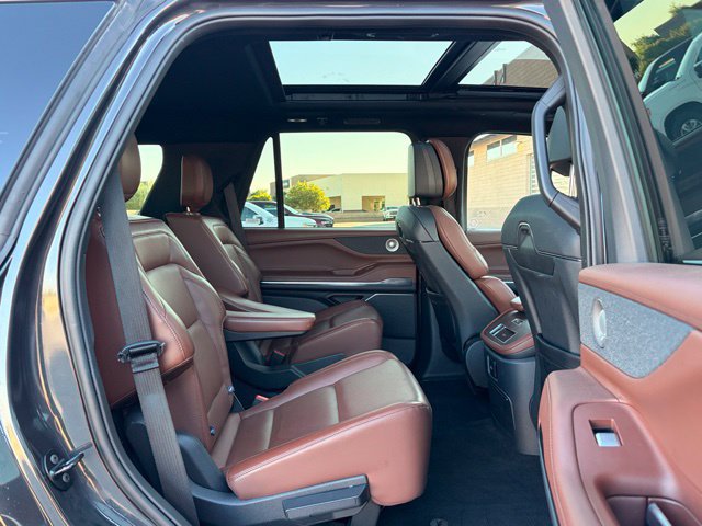Used 2025 Lincoln Navigator Reserve AWD/4WD image 17