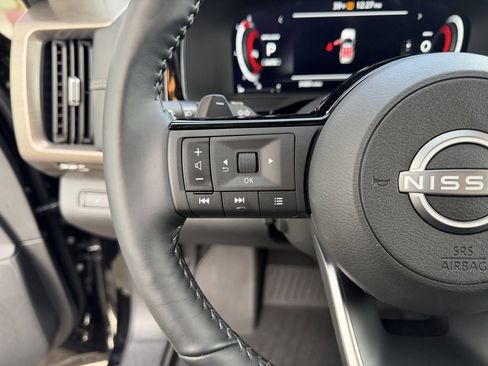 Used 2025 Nissan Pathfinder Platinum w/ Cargo Package image 17