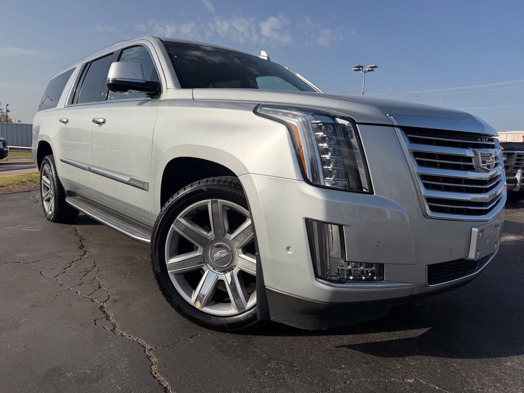 Used 2017 Cadillac Escalade ESV Luxury AWD/4WD image 2