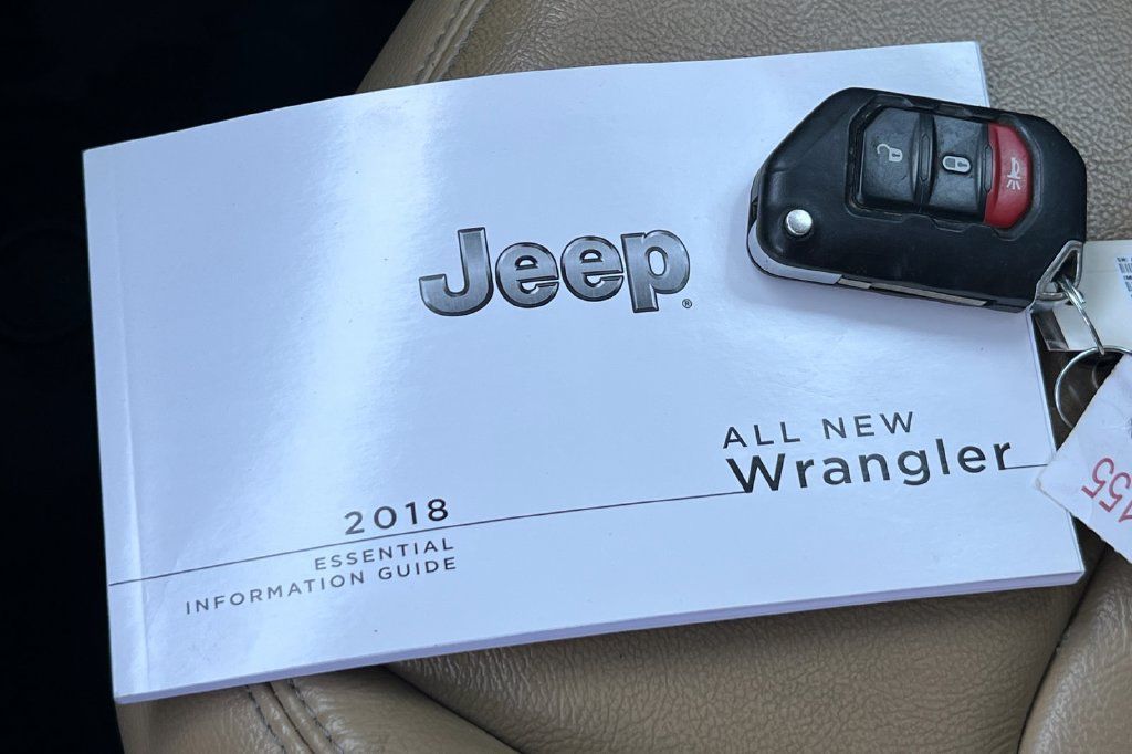 Used 2018 Jeep Wrangler Unlimited Sahara AWD/4WD image 12