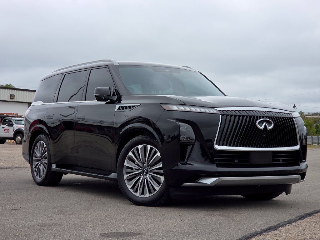 Used 2025 INFINITI QX80 Sensory AWD/4WD image 2