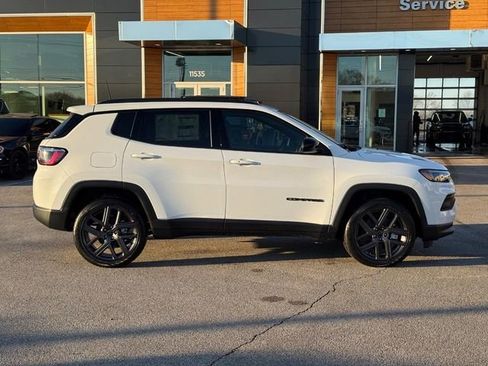 New 2026 Jeep Compass Latitude image 2