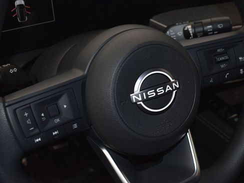 Certified 2025 Nissan Kicks SV image 11