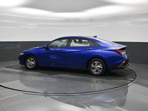 Used 2024 Hyundai Elantra SE FWD image 5