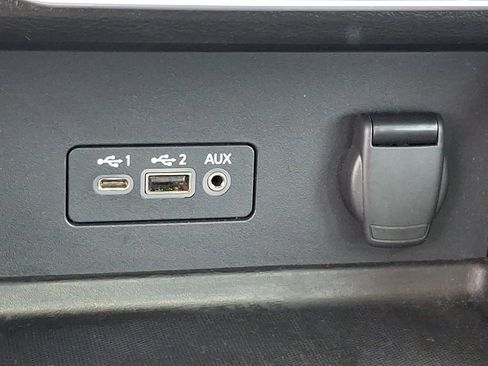 Used 2023 Nissan Sentra SR w/ SR Premium Package FWD image 24