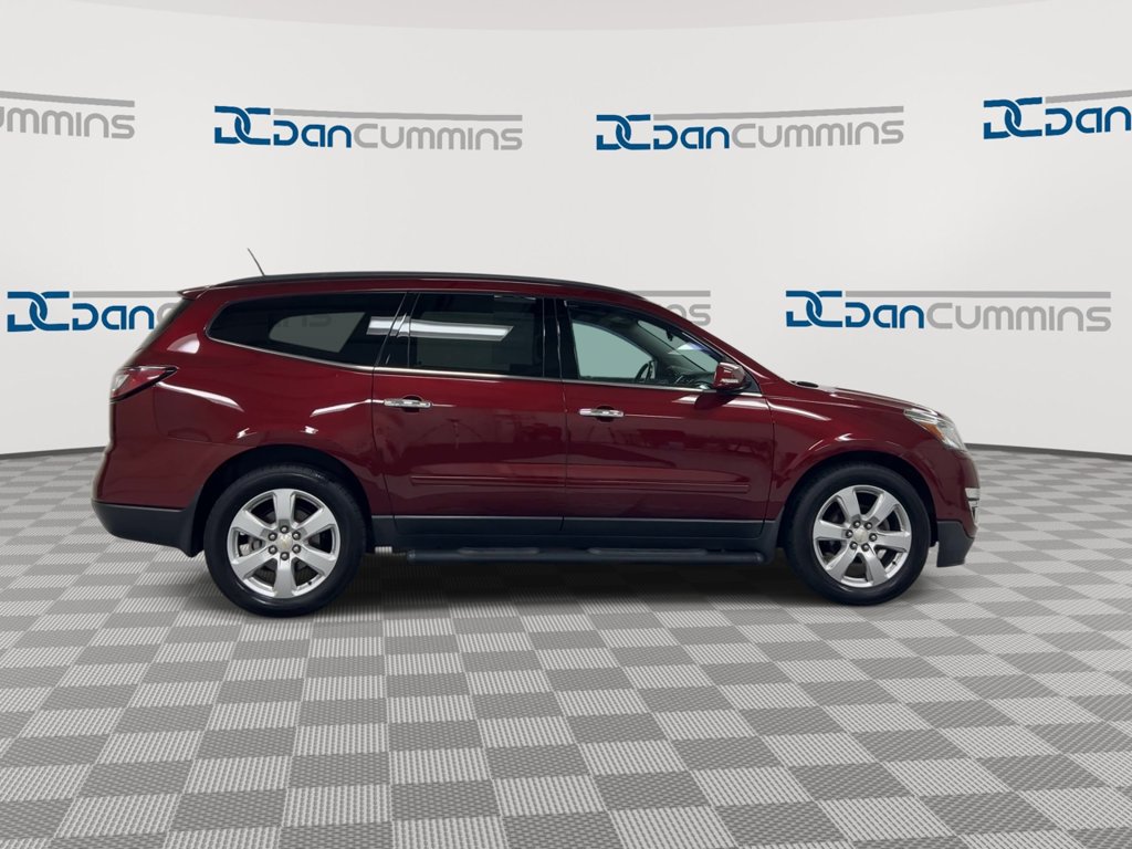 Used 2017 Chevrolet Traverse LT w/ Style and Technology Package FWD image 9