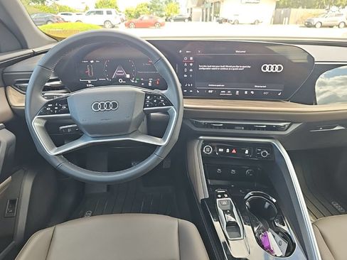Used 2025 Audi Q5 Premium w/ Convenience Package AWD/4WD image 2