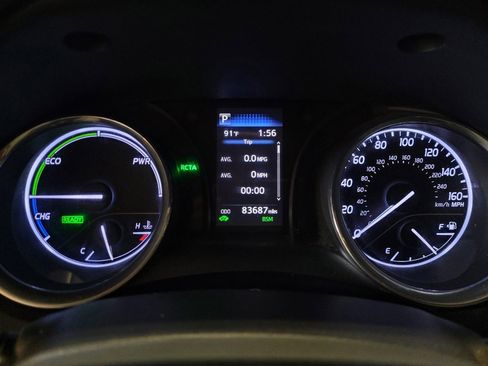 Used 2020 Toyota Camry SE w/ Sunroof Package FWD image 23