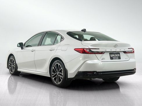 Used 2026 Toyota Camry XLE AWD/4WD image 3