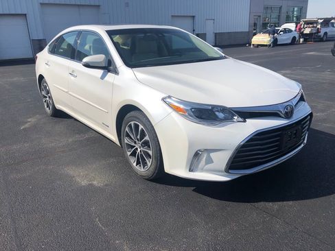 Used 2018 Toyota Avalon XLE Plus w/ Protection Package image 2