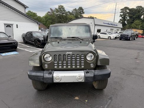 Used 2015 Jeep Wrangler Unlimited Sahara w/ Dual Top Group AWD/4WD image 2