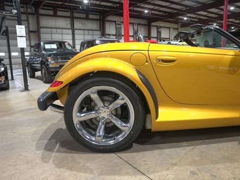 Used 2002 Chrysler Prowler RWD image 9