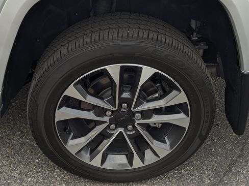 Certified 2025 Jeep Grand Cherokee L Overland w/ MOPAR Finishing Package AWD/4WD image 7