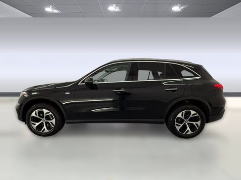 Used 2025 Mercedes-Benz GLC 350e 4MATIC image 2