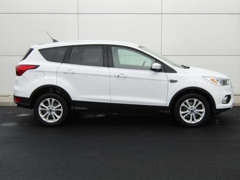 Used 2019 Ford Escape SE image 3