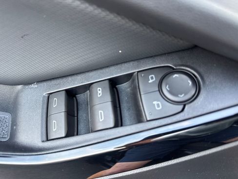 Used 2026 Chevrolet Equinox LT FWD image 18