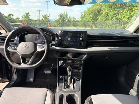 Used 2025 Volkswagen Jetta SE FWD image 15