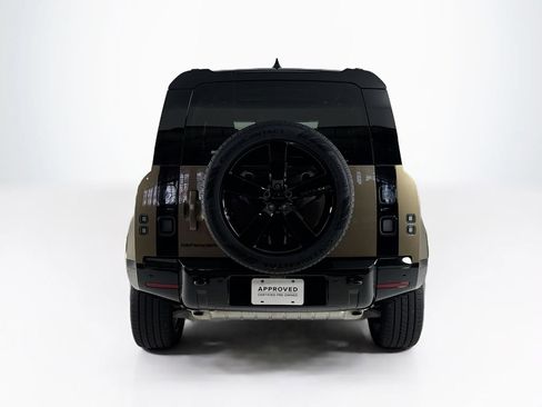 Used 2026 Land Rover Defender 110 X-Dynamic SE AWD/4WD image 4