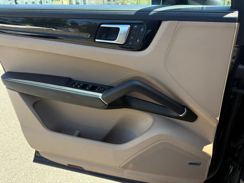 Certified 2023 Porsche Cayenne S AWD/4WD image 25