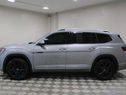 Used 2024 Volkswagen Atlas SEL Premium R-Line image 9