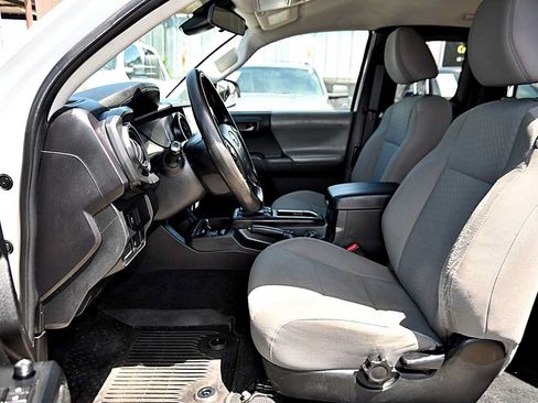 Used 2022 Toyota Tacoma SR RWD image 9