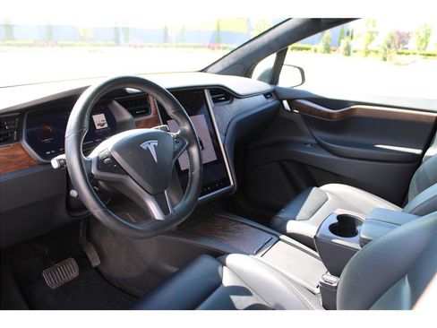 Used 2018 Tesla Model X 75D AWD/4WD image 9
