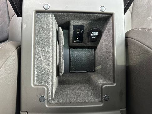 Certified 2018 Porsche Macan AWD/4WD image 33