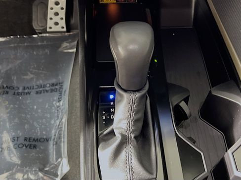 Used 2025 Toyota Camry SE w/ Convenience Package image 24