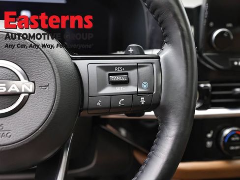 Used 2023 Nissan Pathfinder Platinum AWD/4WD image 16