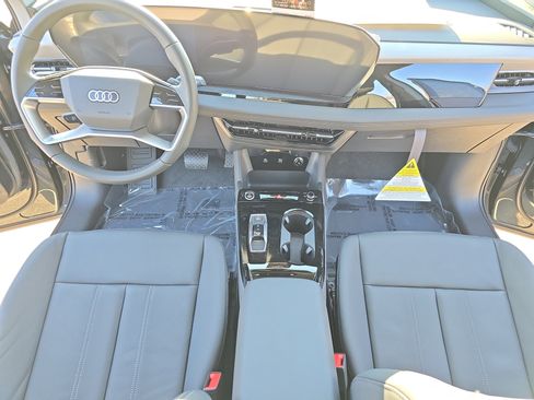 New 2025 Audi Q6 e-tron Premium AWD/4WD image 9