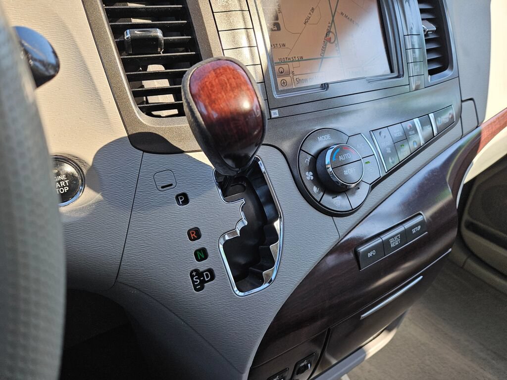 Used 2011 Toyota Sienna XLE w/ Premium Pkg FWD image 29