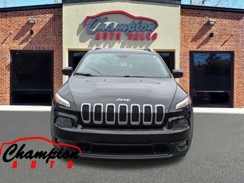 Used 2018 Jeep Cherokee Latitude FWD image 10