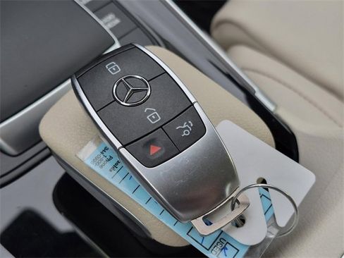 Certified 2022 Mercedes-Benz GLA 250 4MATIC image 30