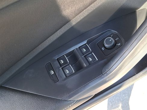 Used 2022 Volkswagen Jetta SE image 27