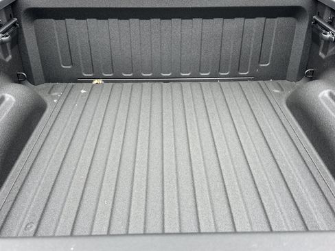 Used 2026 RAM 1500 4x4 Crew Cab image 14
